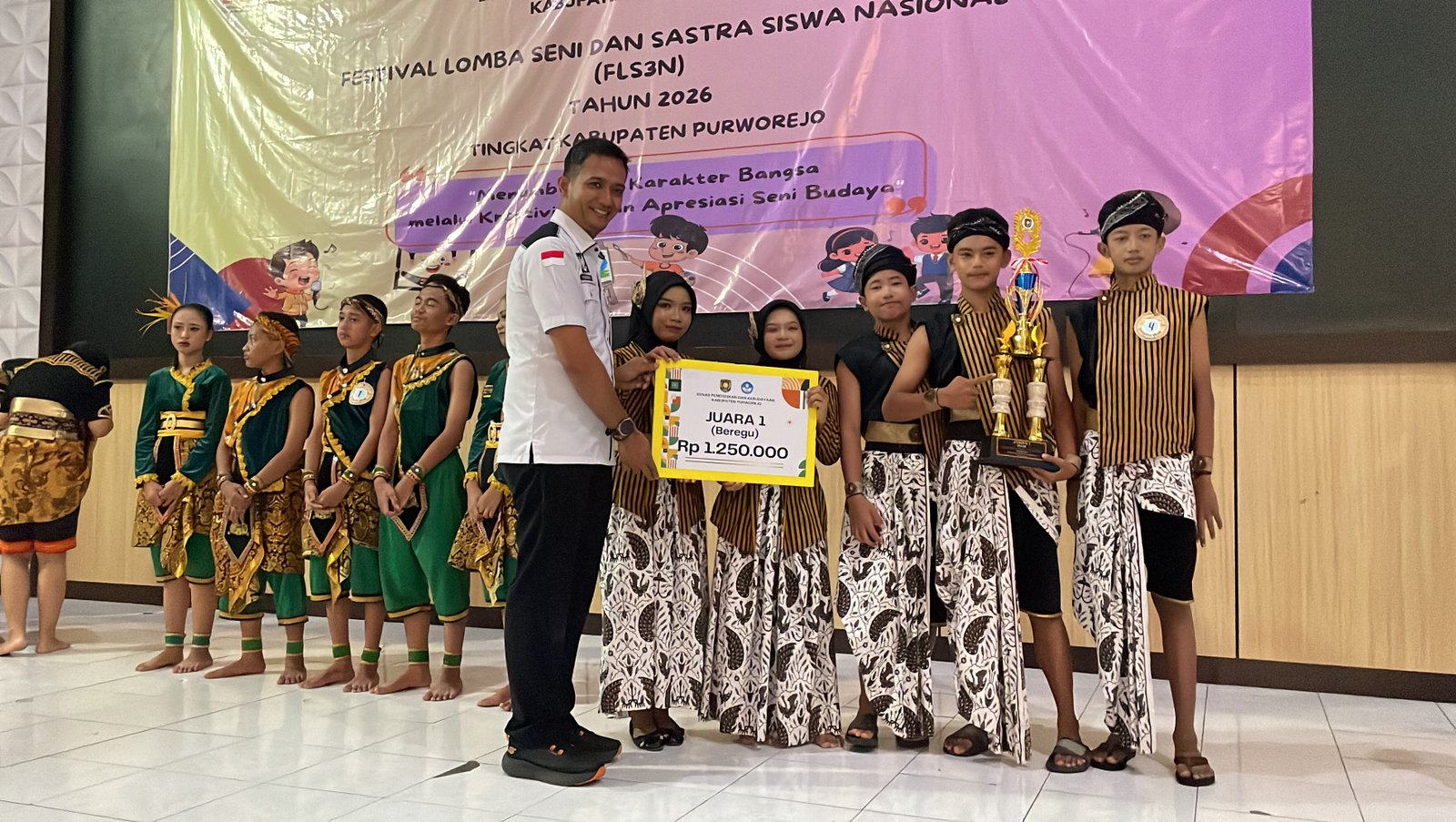 Sabet Juara 1 FLS2N Tingkat Kabupaten, SMP Negeri 6 Purworejo Siap Bersaing di Tingkat Nasional
